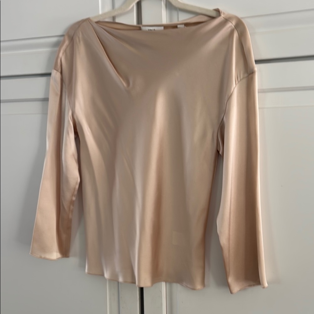 Vince  designer pale blush/apricot color elegant silk blouse